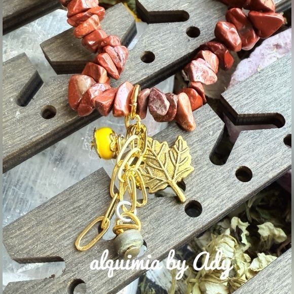 Alquimia Red Stone Bracelet with Gold Charm - Picture 2 of 2